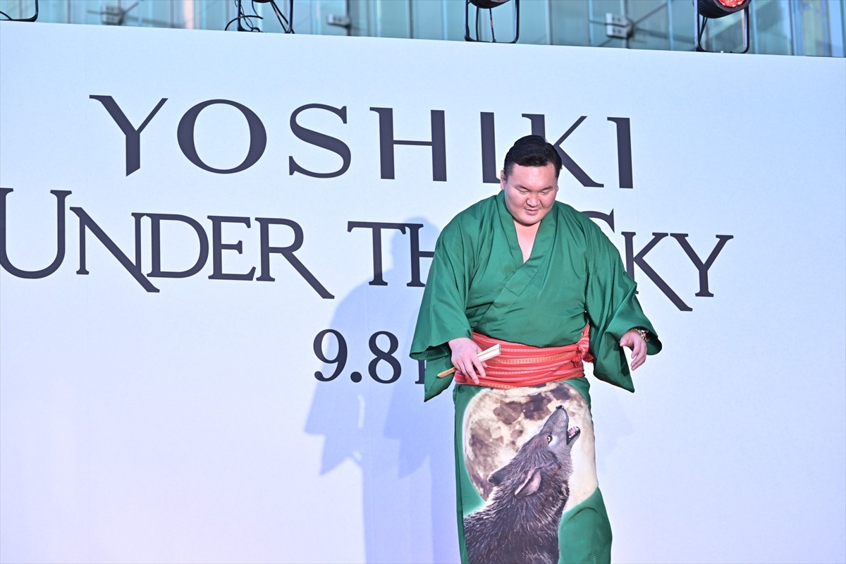 YOSHIKI、ハリウッドに名を刻む初の日本人に　HYDEとともに六本木に登場