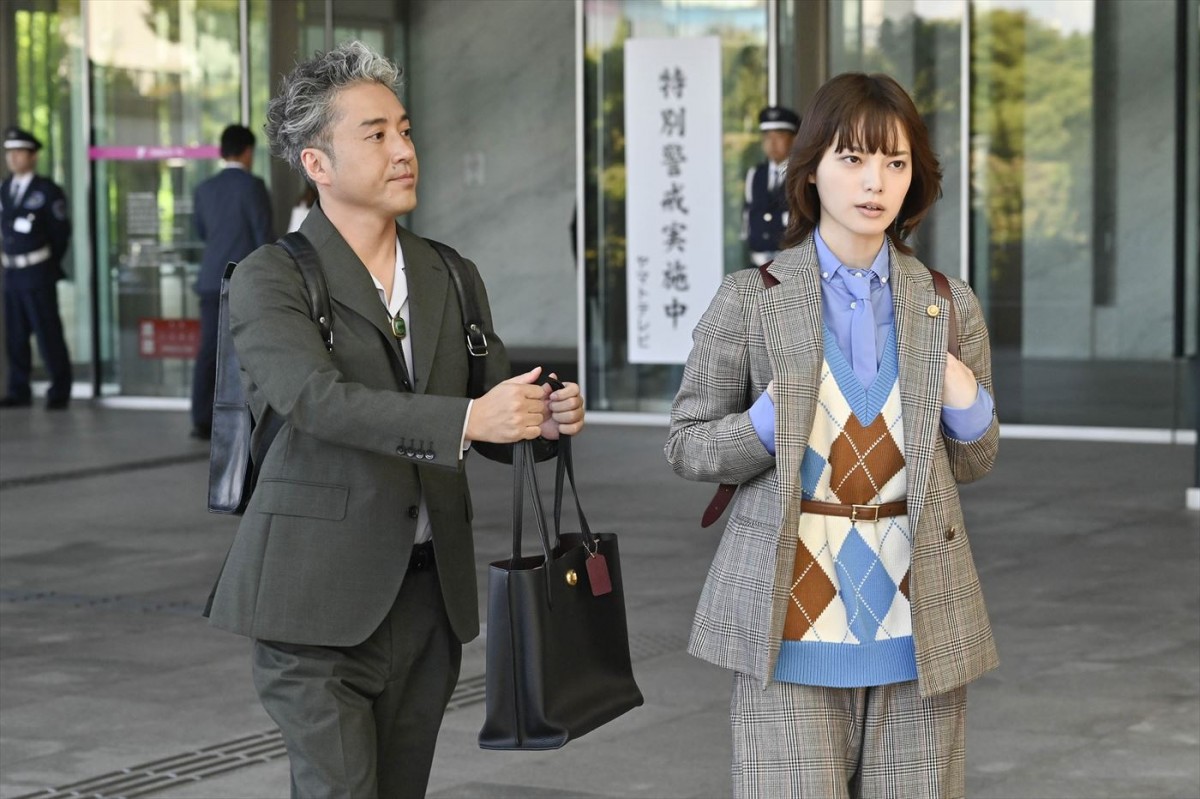ムロツヨシ＆平手友梨奈演じる“くらあん”バディが初公開！　ドラマ『うちの弁護士は手がかかる』場面写真到着