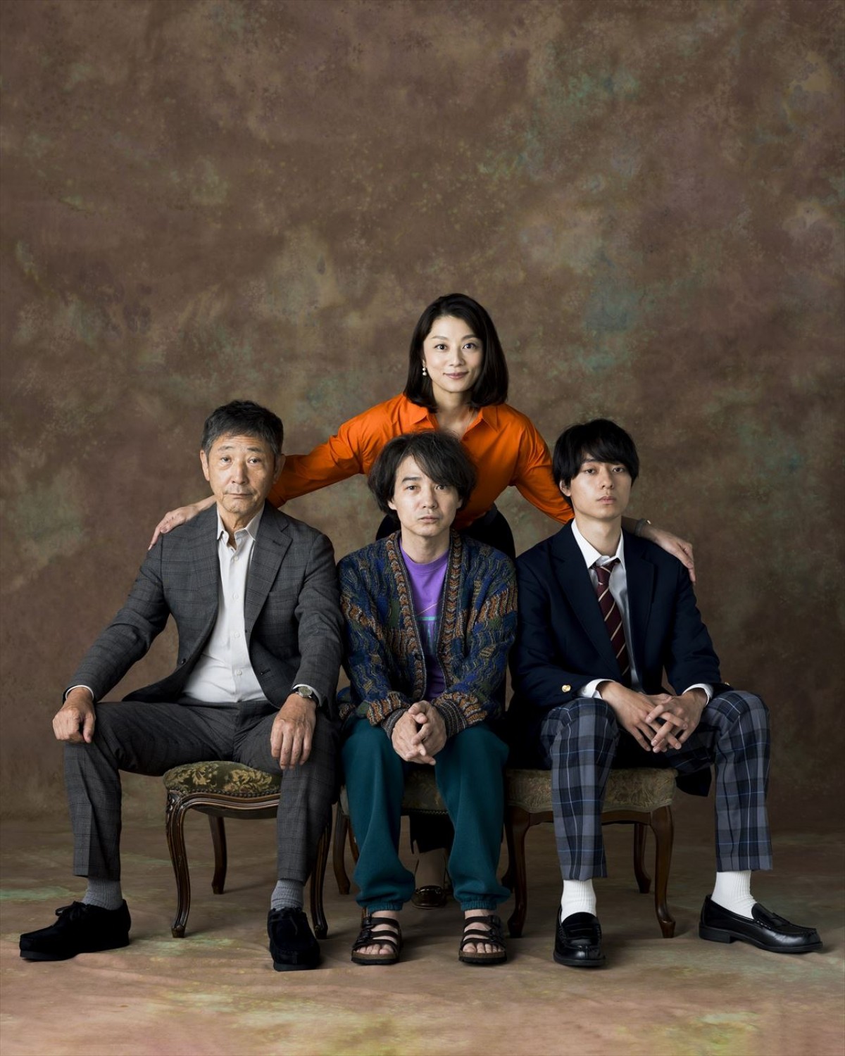 小池栄子主演『コタツがない家』深堀家の家族写真初解禁！　新キャストに北村一輝、ホラン千秋、野々村友紀子ら