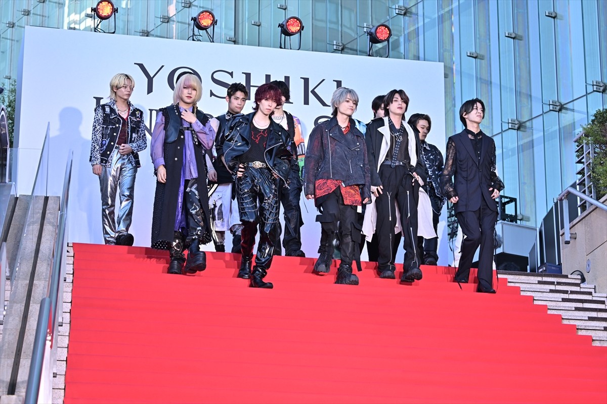 YOSHIKI、ハリウッドに名を刻む初の日本人に　HYDEとともに六本木に登場