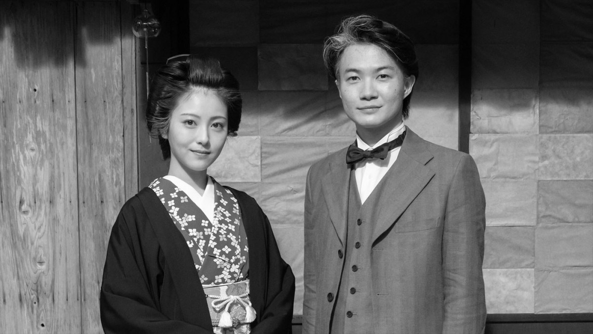 連続テレビ小説『らんまん』より（左から）寿恵子（浜辺美波）、万太郎（神木隆之介）