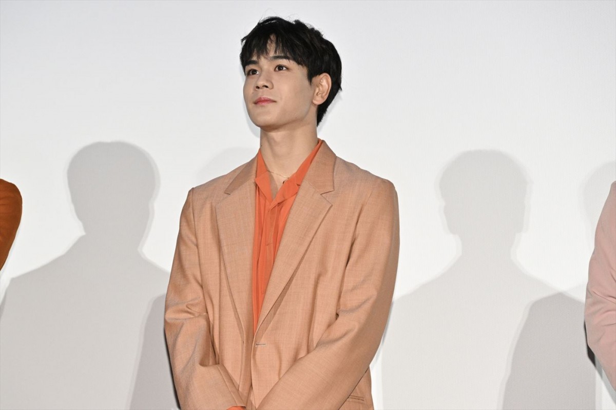 JO1、『夜きみ』舞台あいさつに勢ぞろい！　「普通の恋愛映画を超える魅力がある」