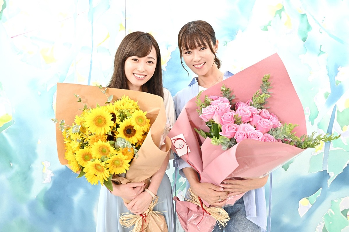 ドラマ『１８／４０～ふたりなら夢も恋も～』クランクアップを迎えた（左から）福原遥、深田恭子
