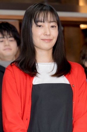 ドラマ『ゆりあ先生の赤い糸』制作発表記者会見に出席した菅野美穂