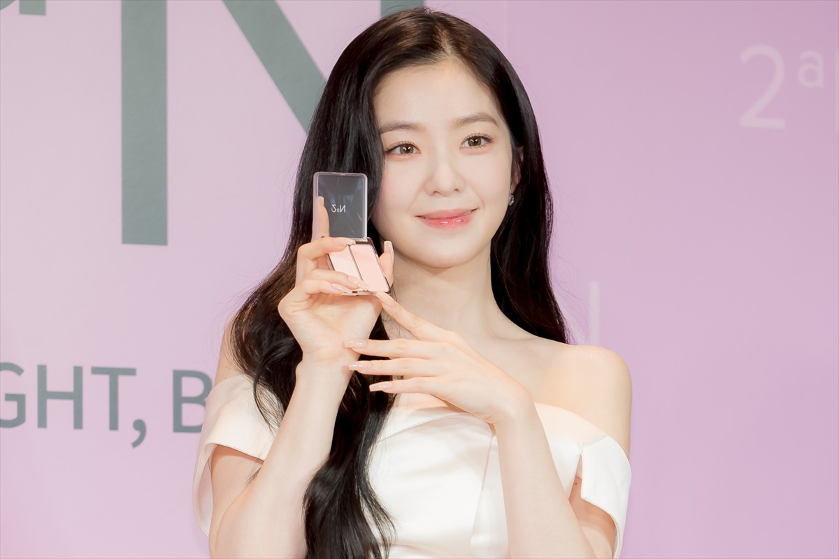Red Velvet・アイリーン、自分を輝かせるためにしていることは「運動」　白のミニワンピでイベント登場
