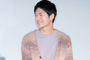 松下洸平、木曜劇場『いちばんすきな花』完成披露試写イベントに登場