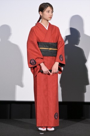 桃果、映画『唄う六人の女』完成披露上映会 舞台挨拶に登場