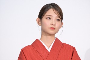 桃果、映画『唄う六人の女』完成披露上映会 舞台挨拶に登場