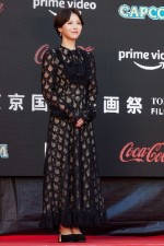 「第36回東京国際映画祭」オープニングレッドカーペットに登場した浜辺美波