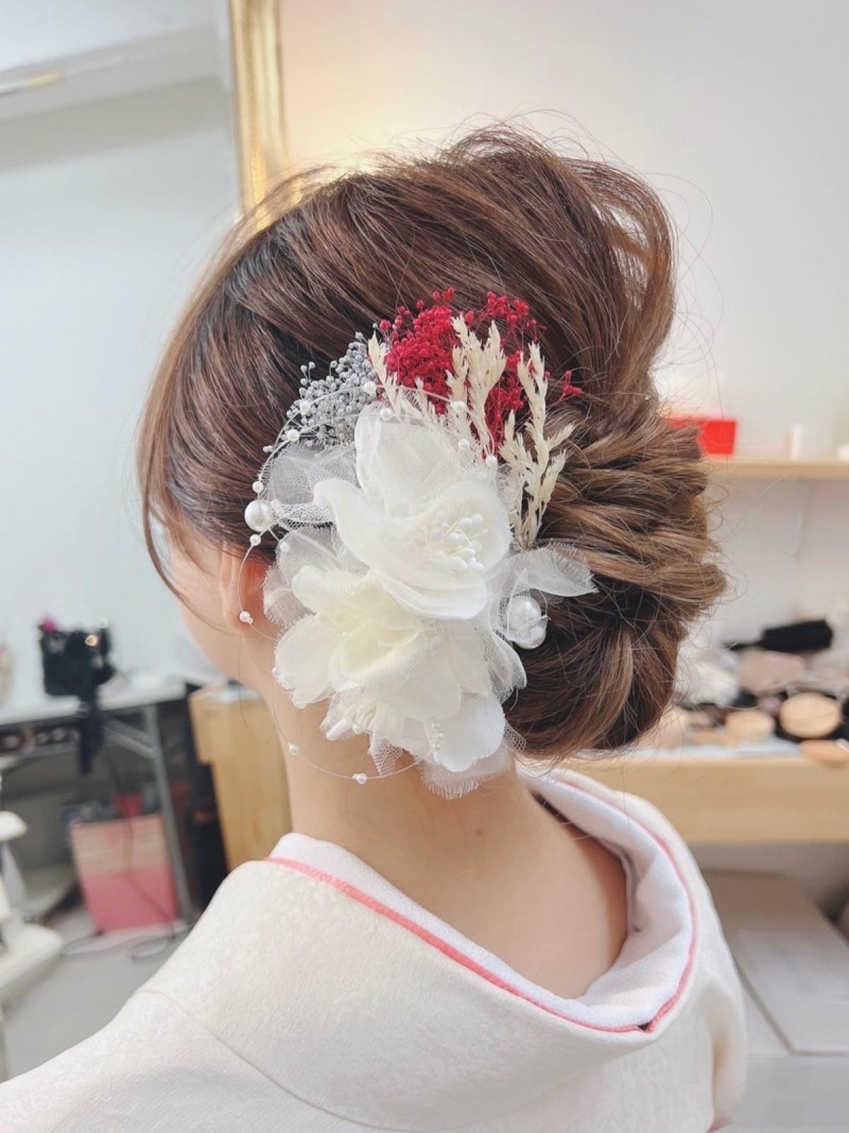 渡辺美奈代、次男の成人式前撮りで“和装家族ショット”披露　「素敵なご家族」「お似合い」