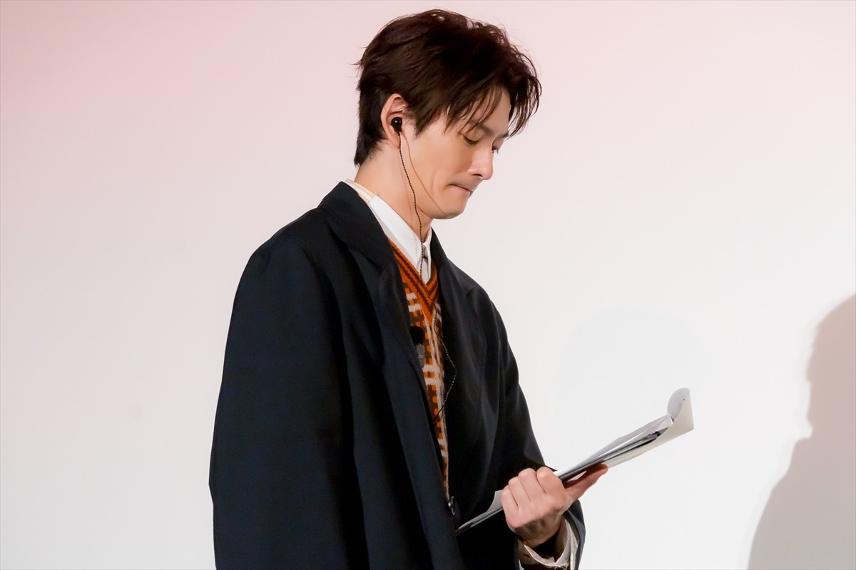 岡田将生、人生初の舞台あいさつMCに挑戦　松坂桃李の言葉に涙見せる