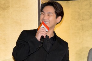 柳楽優弥、映画『ゆとりですがなにか インターナショナル』初日舞台挨拶に登場