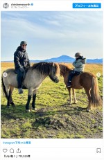 クリス・ヘムズワース、娘とのアイスランド旅行の愛らしい写真をシェア　※「クリス・ヘムズワース」インスタグラム