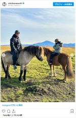 クリス・ヘムズワース、娘とのアイスランド旅行の愛らしい写真をシェア　※「クリス・ヘムズワース」インスタグラム