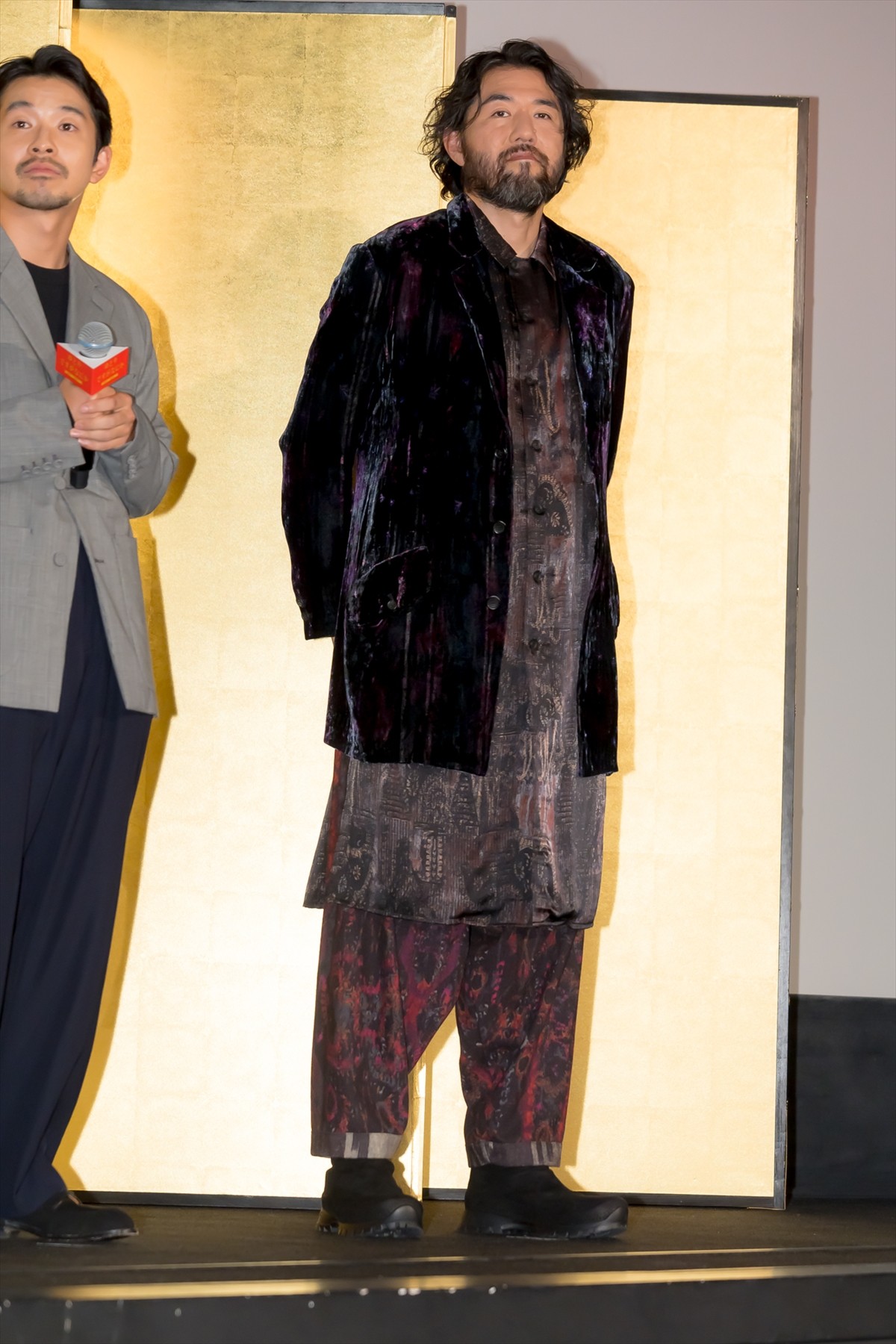 岡田将生、人生初の舞台あいさつMCに挑戦　松坂桃李の言葉に涙見せる