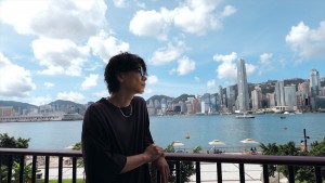 佐藤健、見事な食べっぷりを披露！　香港のグルメ＆アートを満喫する動画が公開