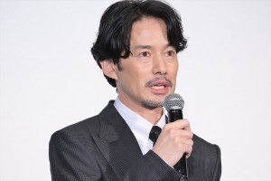 竹野内豊、映画『唄う六人の女』完成披露上映会 舞台挨拶に登場