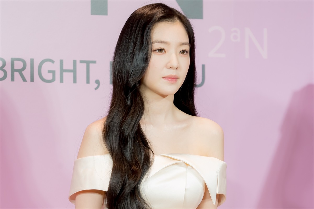 Red Velvet・アイリーン、自分を輝かせるためにしていることは「運動」　白のミニワンピでイベント登場