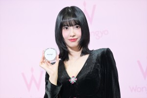 TWICE・MOMO、Wonjungyo 誕生1周年記念 記者発表会に登場