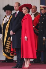 キャサリン妃、真っ赤なコートで韓国大統領夫妻を歓迎　国旗カラーに合わせたコーデ