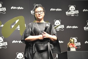 ジェーン・スー、「anan AWARD 2023」授賞式に登場