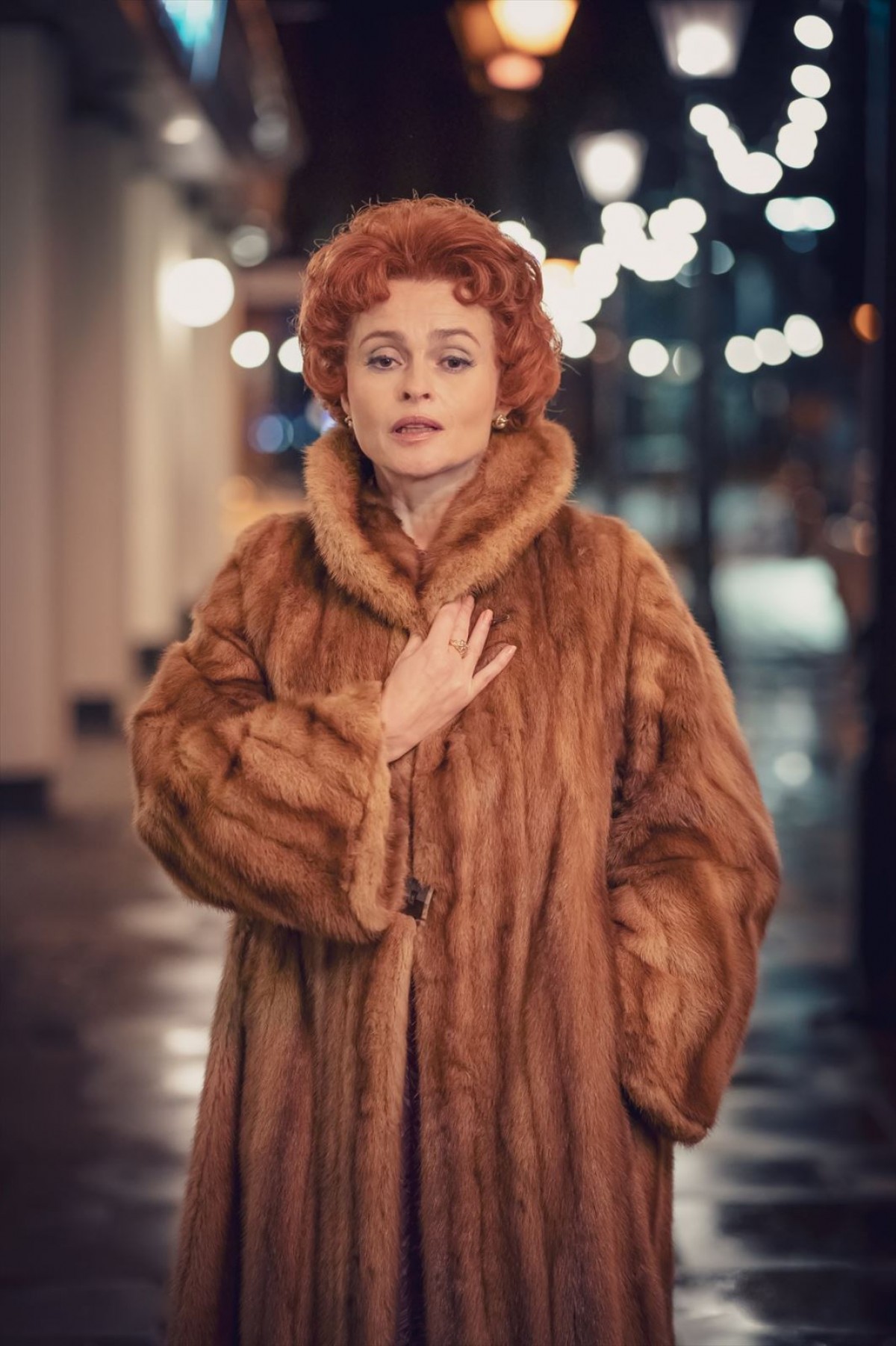 ヘレナ・ボナム・カーター主演最新作！　ドラマ『NOLLY ソープオペラの女王』12.1日本初配信　予告編公開