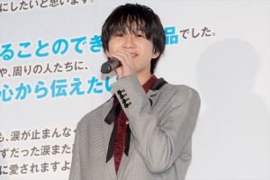 嶋崎斗亜、映画『あの花が咲く丘で、君とまた出会えたら。』初日舞台挨拶に登場