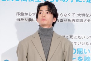 伊藤健太郎、映画『あの花が咲く丘で、君とまた出会えたら。』初日舞台挨拶に登場