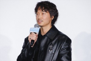 綾野剛、映画『カラオケ行こ！』完成披露試写会に登場