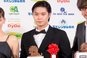 磯村勇斗、「第48回報知映画賞」授賞式に登場