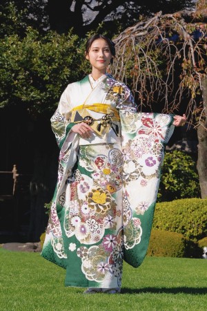 玉田志織、「オスカープロモーション 2024年新春 晴れ着撮影会」に登場