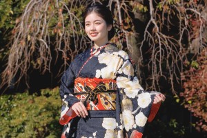 小芝風花、「オスカープロモーション 2024年新春 晴れ着撮影会」に登場