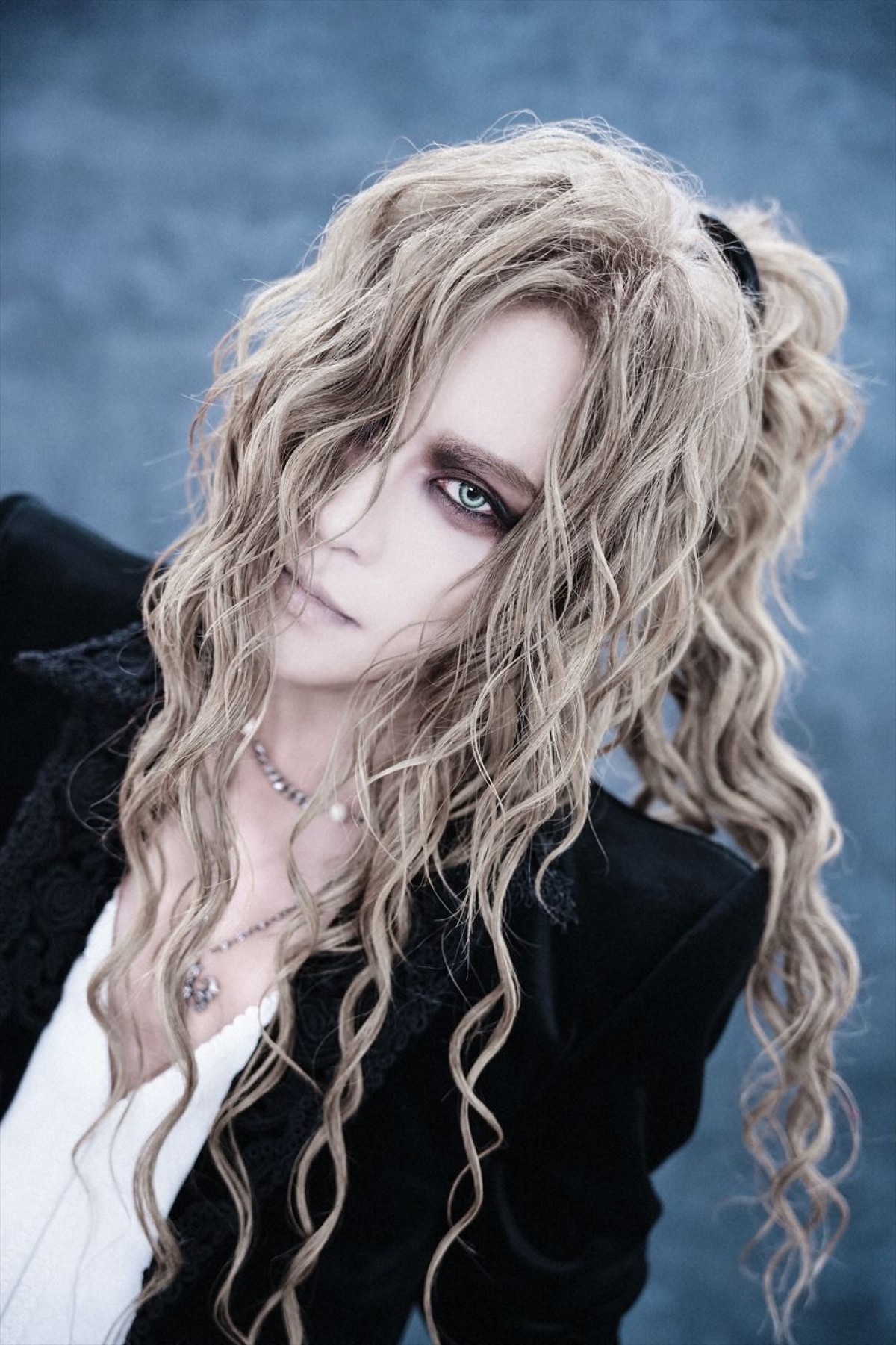 YOSHIKI、『紅白』出場決定！　HYDE、ハイスタ難波、清春ら盟友とともに想いを届けるステージに！