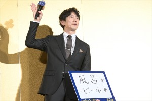 佐々木蔵之介、映画『シャイロックの子供たち』 完成披露舞台挨拶に登場