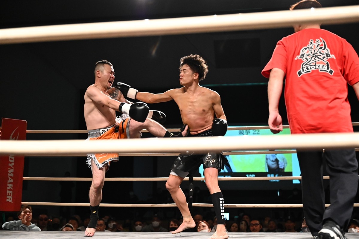 高岡蒼佑、格闘技デビュー2戦目も勝利　4度のダウンを奪い判定