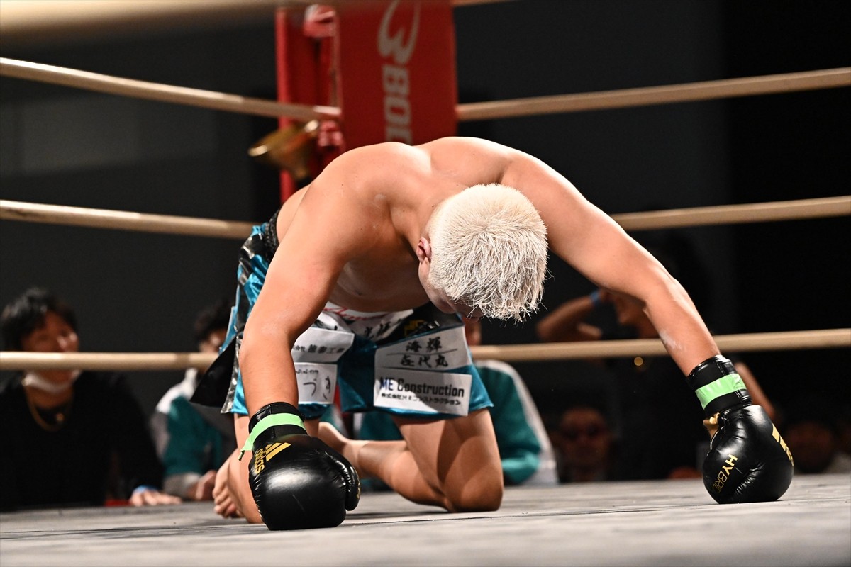 遠藤要、格闘技デビュー　無骨なファイトスタイルで善戦も3ラウンドKO負け