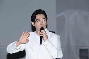 ディーン・フジオカ、ドラマ『星降る夜に』制作発表記者会見に登場