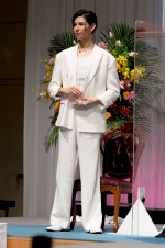 「第34回 日本ジュエリーベストドレッサー賞」表彰式に登壇したラウール