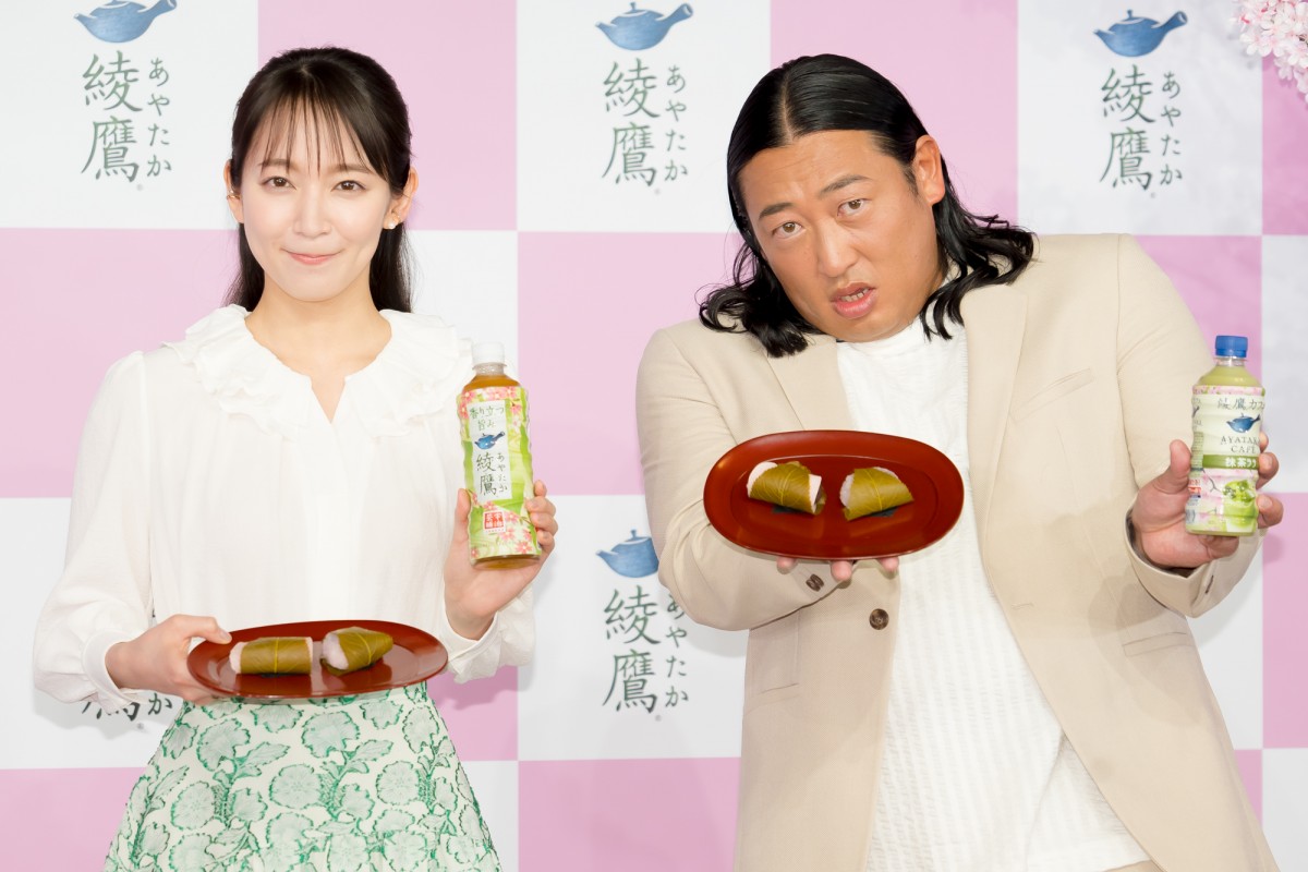吉岡里帆、秋山竜次は「桜の魔神みたい」　茶寮空間の中で桜餅振る舞う