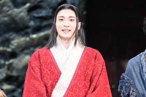 三浦宏規、舞台『キングダム』帝劇公演千穐楽 達成記念会見に登場