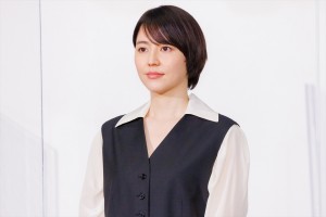 長澤まさみ、映画『ロストケア』完成披露舞台挨拶に登場