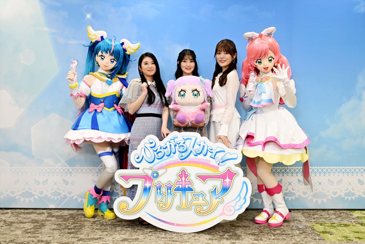 『ひろがるスカイ！プリキュア』お披露目オンライン記者会見に出席した（左から）関根明良、古賀葵、加隈亜衣