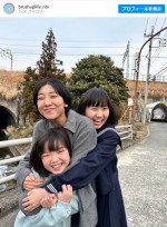 【写真】『ブラッシュアップライフ』安藤サクラ、安原琉那、和田愛海、“麻美”3世代オフショット