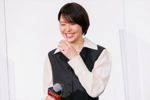 長澤まさみ、映画『ロストケア』完成披露舞台挨拶に登場