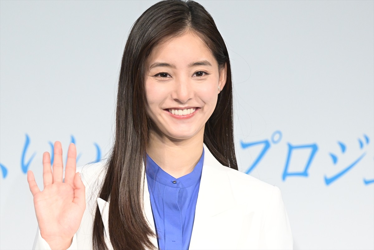 新木優子、爽やか先輩風のワークスタイルで登場　若槻千夏とフレッシャーの悩みに回答