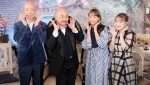 【写真】『クロちゃんずラブ』でキャバ嬢役を演じる豆柴の大群