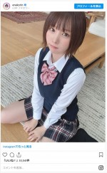 JK風の制服姿を披露したえなこ ※「えなこ」インスタグラム