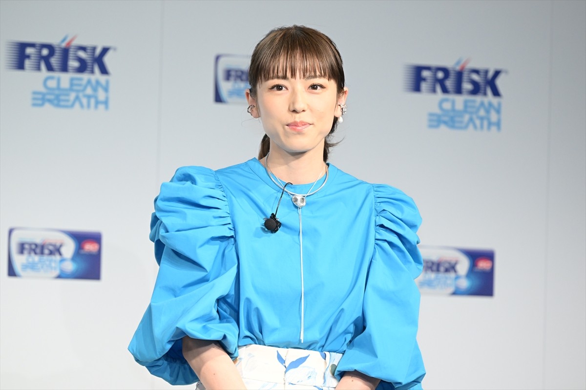 新木優子、爽やか先輩風のワークスタイルで登場　若槻千夏とフレッシャーの悩みに回答