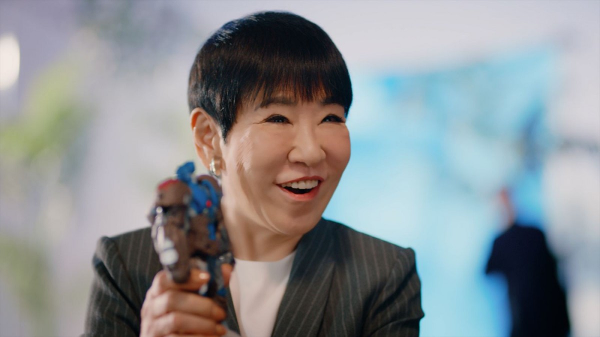 和田アキ子、オプティマスプライマルに変形！　『トランスフォーマー／ビースト覚醒』玩具シリーズアンバサダーに就任