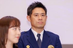 伊藤淳史、ドラマ『ケイジとケンジ、時々ハンジ。』記者会見に登場